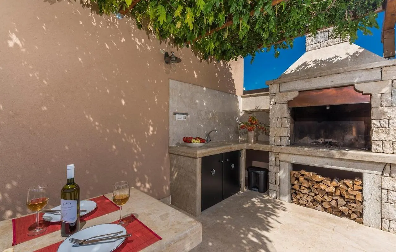 Villa Lana Near Labin Nedescina Croatia